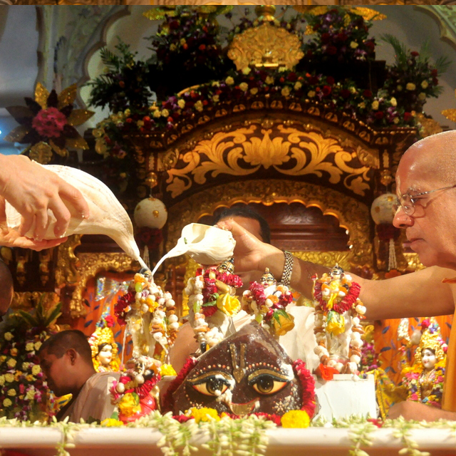 Tapana Mishra Dasa in temple